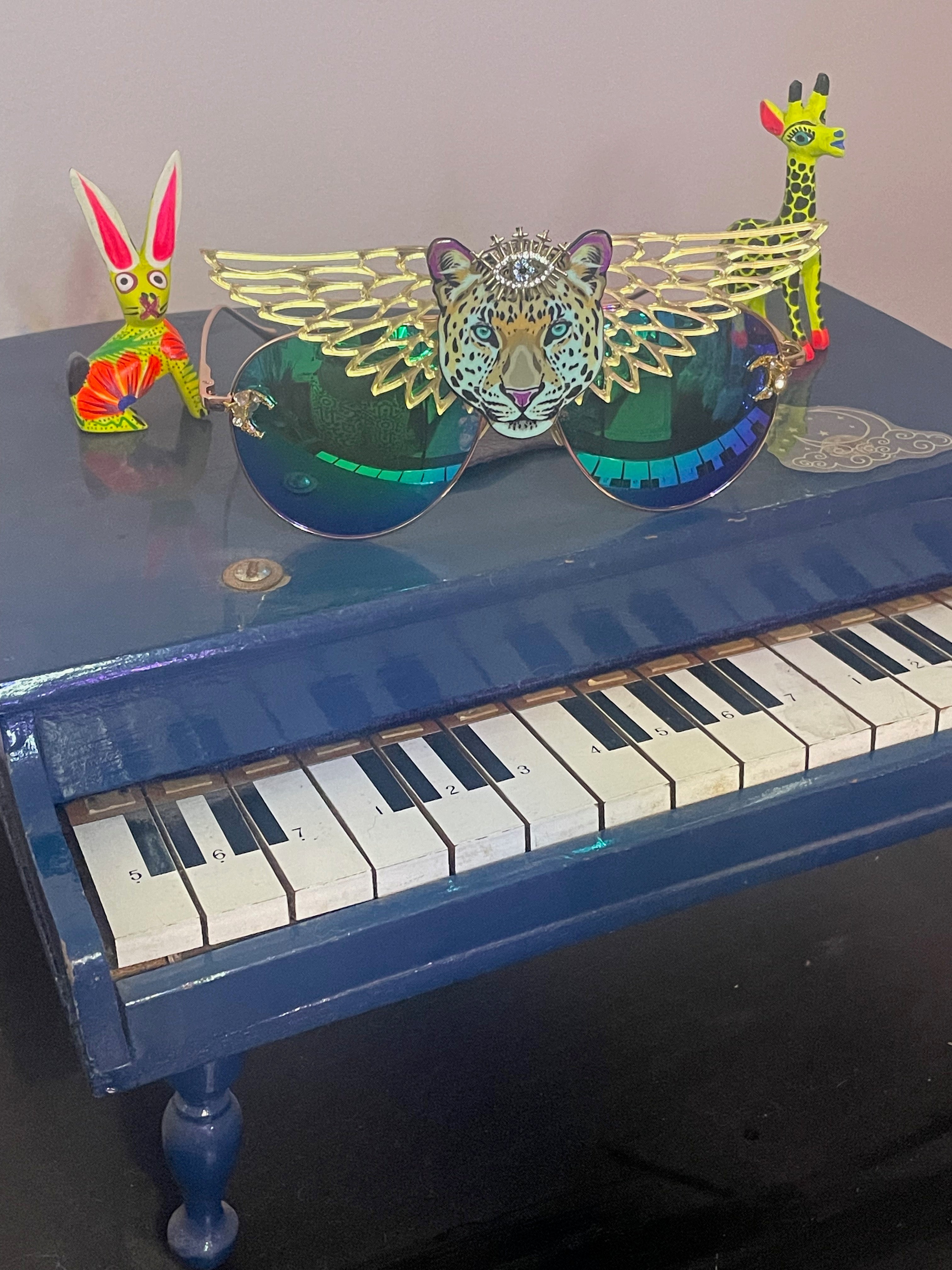 OHHUM Temple Cat Sunglasses